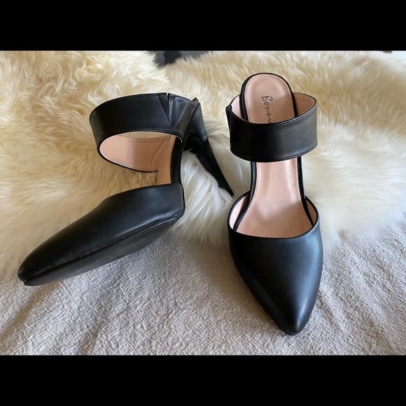 Bonnibel 5” black vegan leather heel slides. US 9 - Picture 2 of 8